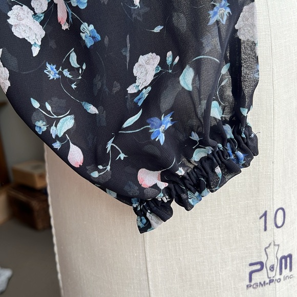 Floral Smocked Tempest Blouse - Aritzia Wilfred - Picture 6 of 7